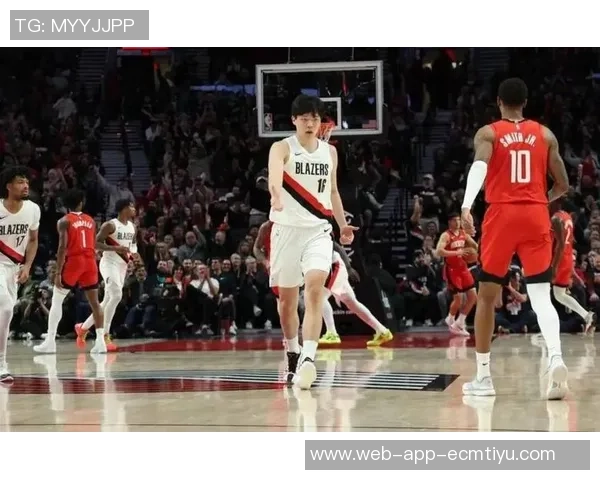 键盘侠热议文班人称小杨瀚森火箭应考虑交易杨瀚森与朱霍勒迪组合