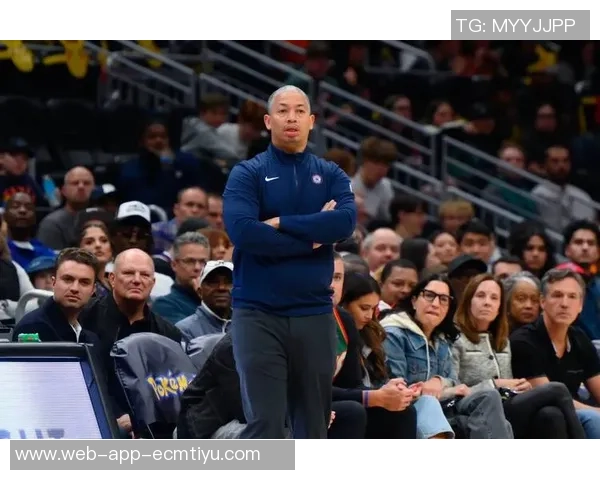 小莫呼吁卢执教应更积极转变角色不应忘记曾经的球员身份